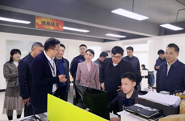 中國(guó)工程院李曉紅院長(zhǎng)帶隊(duì)蒞臨中科天工調(diào)研指導(dǎo)02.jpg 中國(guó)工程院李曉紅院長(zhǎng)帶隊(duì)蒞臨中科天工調(diào)研指導(dǎo)02.jpg