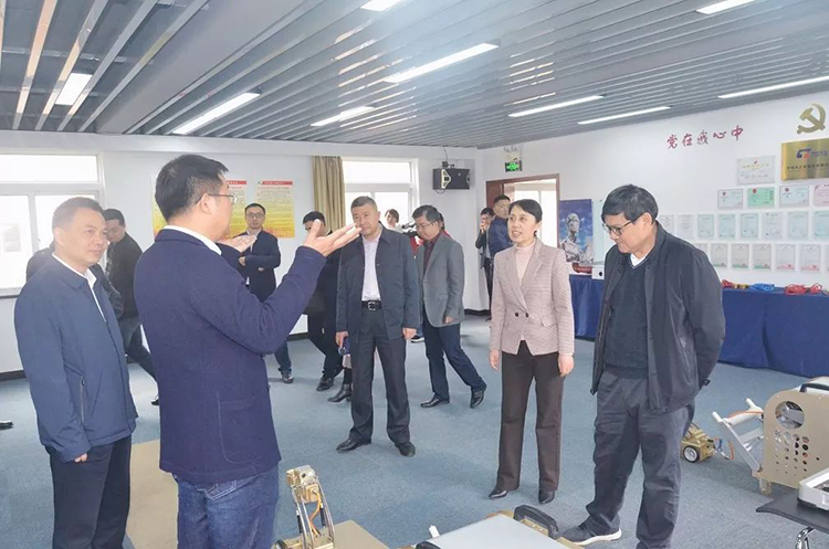 中國(guó)工程院李曉紅院長(zhǎng)帶隊(duì)蒞臨中科天工調(diào)研指導(dǎo)03.jpg 中國(guó)工程院李曉紅院長(zhǎng)帶隊(duì)蒞臨中科天工調(diào)研指導(dǎo)03.jpg